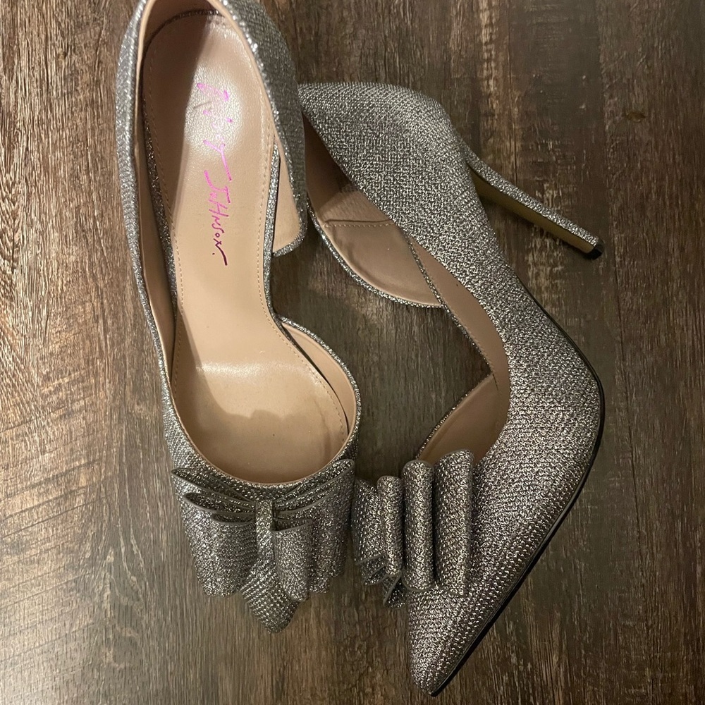 Betsey Johnson Silver Heels with Bow Detail - Picture 3 of 6